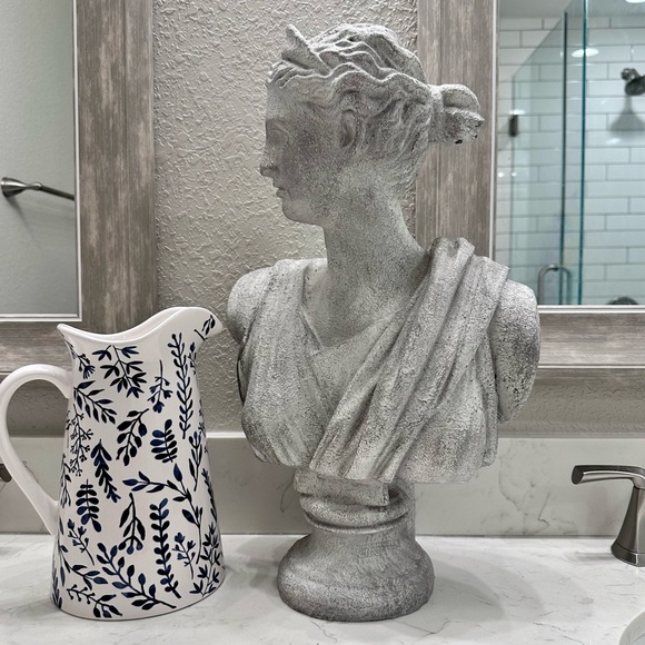 Other - Diana of Versailles Bust Sculpture